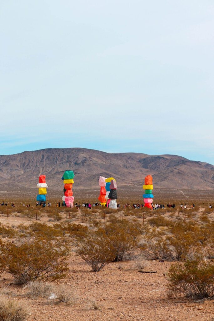 come visitare seven magic mountains (1)